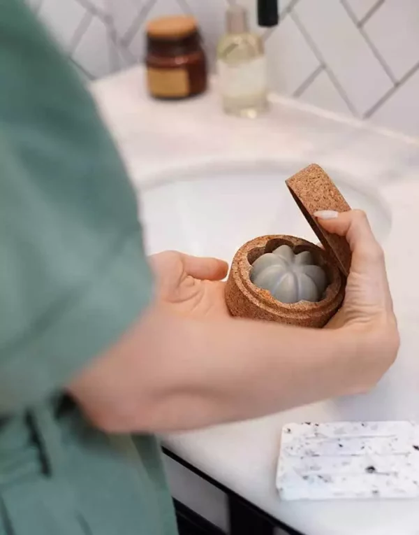 Porte savon shampoing solide en chêne et liège-umai-shopetic-2
